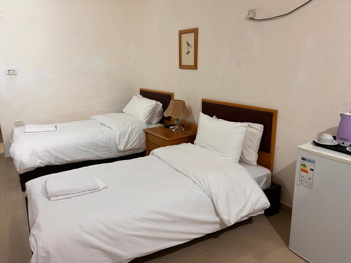 Petra Home Hotel Wadi Musa Esterno foto