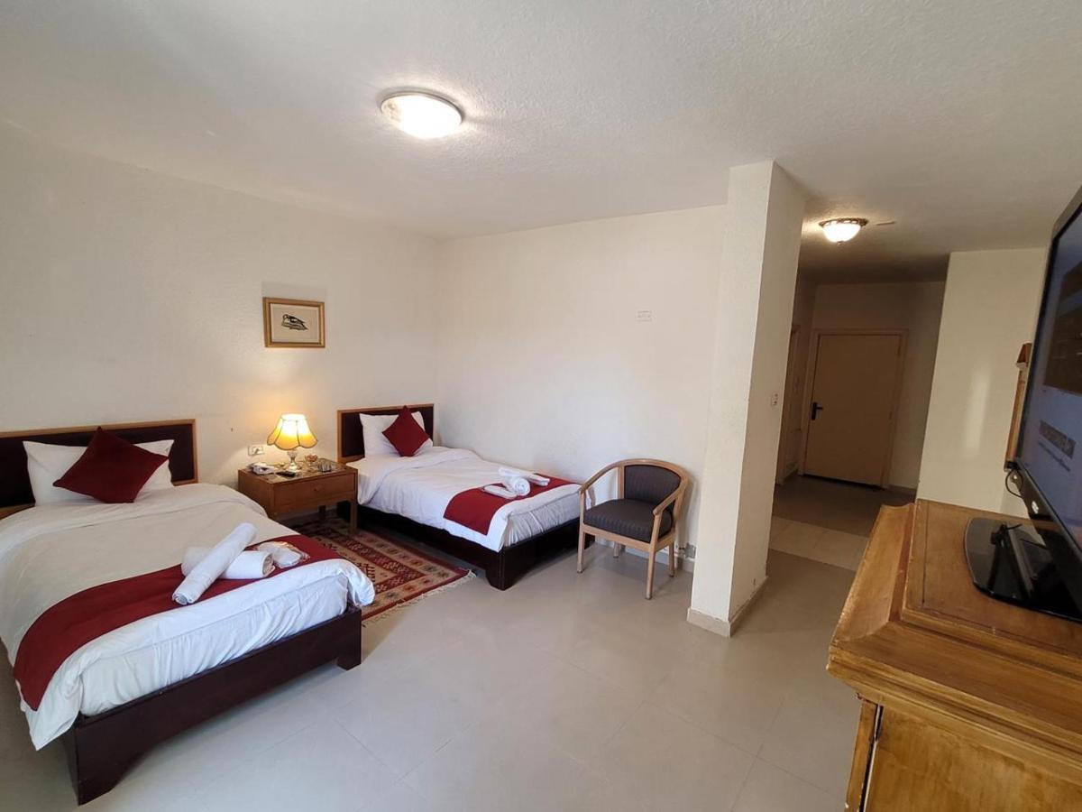 Petra Home Hotel Wadi Musa Esterno foto