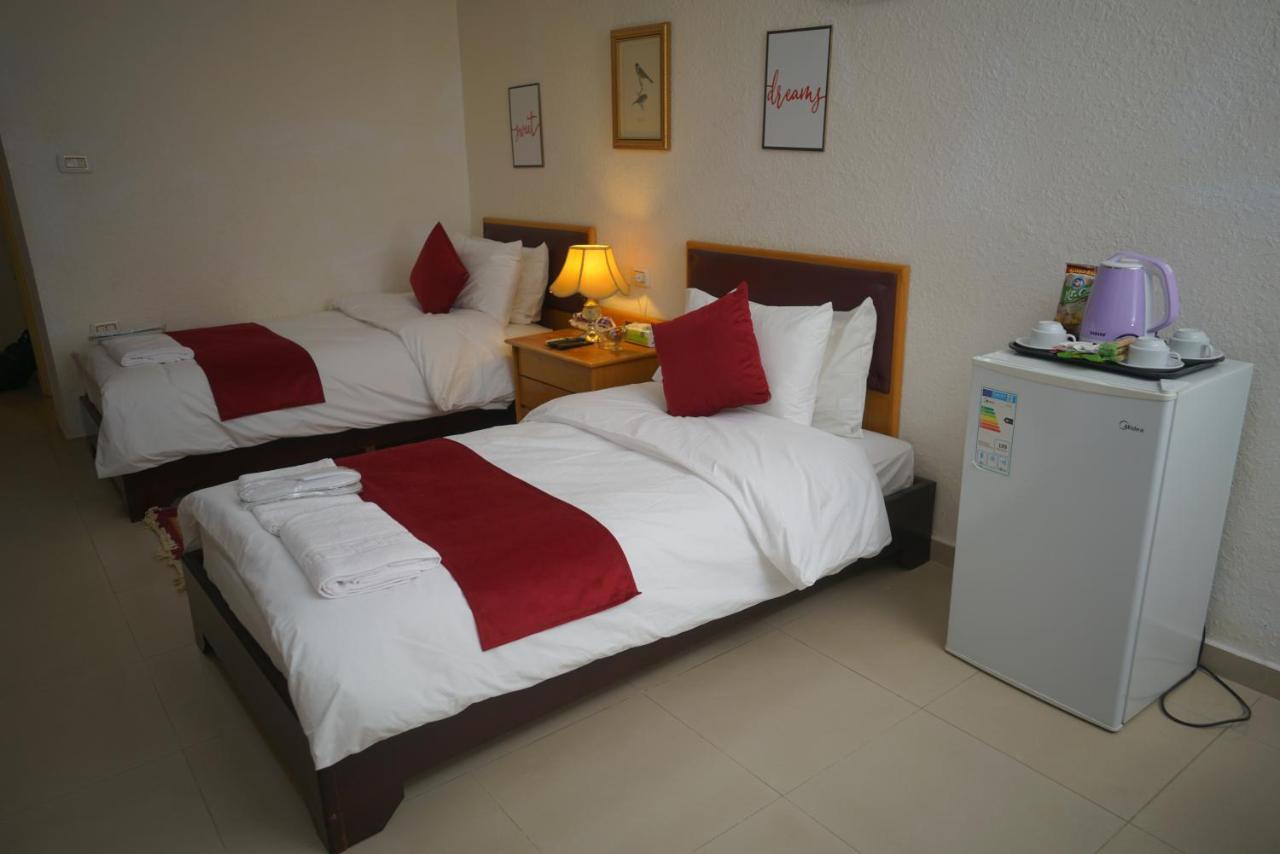 Petra Home Hotel Wadi Musa Esterno foto