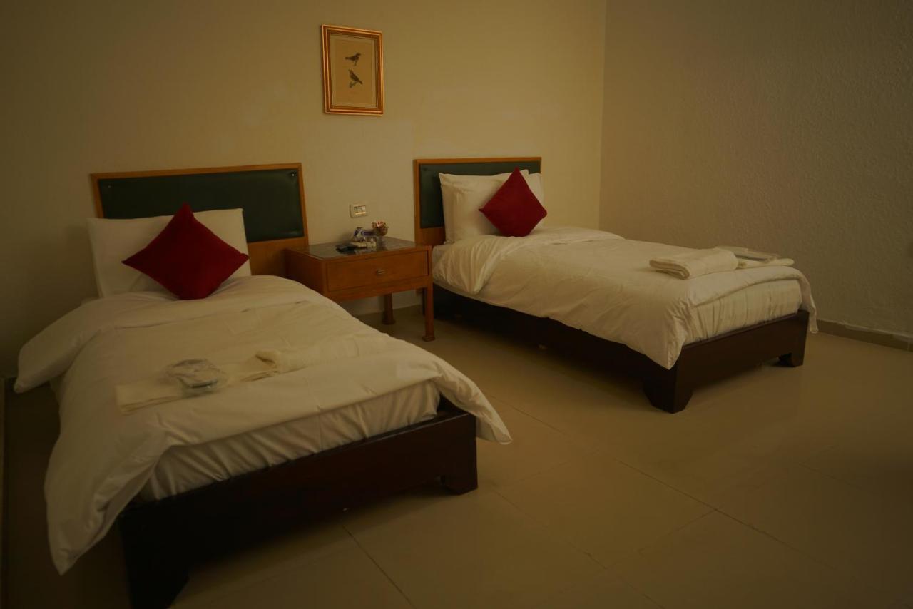 Petra Home Hotel Wadi Musa Esterno foto