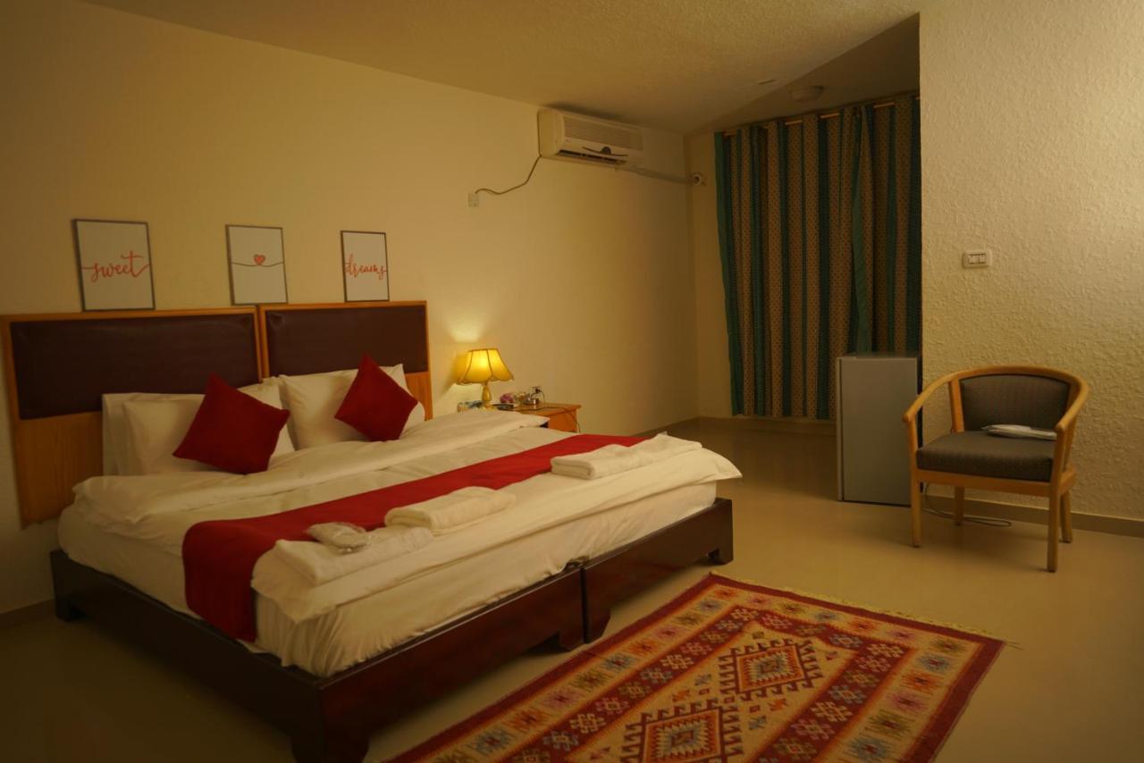 Petra Home Hotel Wadi Musa Esterno foto